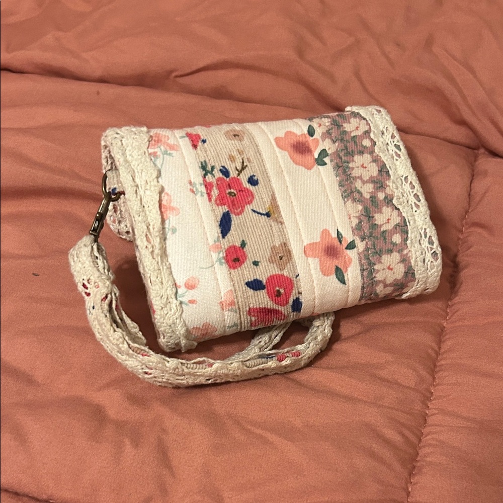Homemade Floral Patchwork Wristlet - image 4